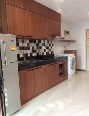 1-BR Apt. near BTS Asok (ID 20041)