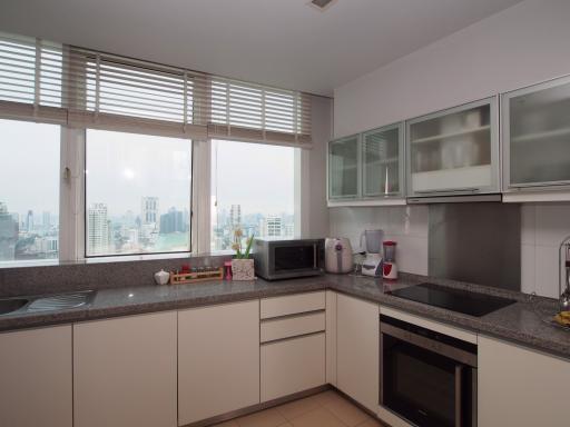 3 bed Condo in Millennium Residence Khlongtoei Sub District C020752