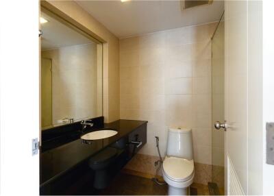 Prime Sukhumvit 31 - 2BR Pet-Friendly Condominium