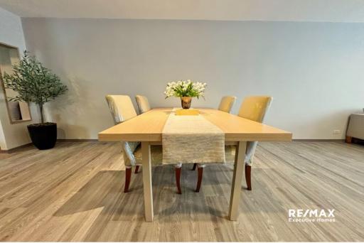 Pet-Friendly 2-Bedroom Apartment  Prime Sukhumvit 31 Location near Shopping & Healthcare