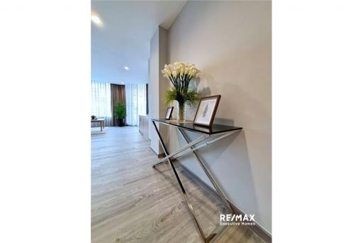 Pet-Friendly 2-Bedroom Apartment  Prime Sukhumvit 31 Location near Shopping & Healthcare