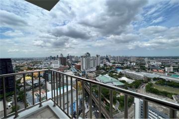 Pet-Friendly 3-Bedroom Condo near BTS Ekkamai  Prime Sukhumvit Location