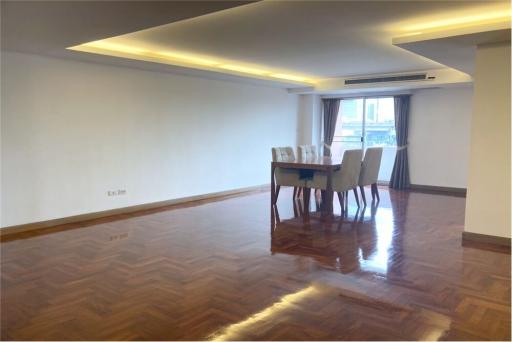 Pet-Friendly 5-Bedroom Spacious Unit with Balcony in Sathorn, Near MRT Lumpini - 920071001-12511