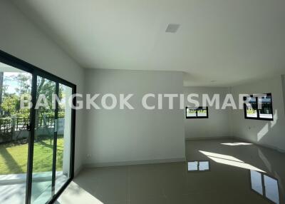 Townhouse at Pleno Sukhumvit - Bangna 2 for rent