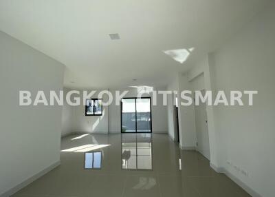 Townhouse at Pleno Sukhumvit-Bangna 2 for rent