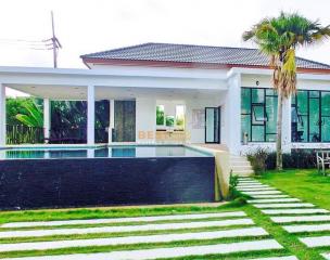 3 Bedrooms Villa / Single House in Uraiwan Park View East Pattaya H011550