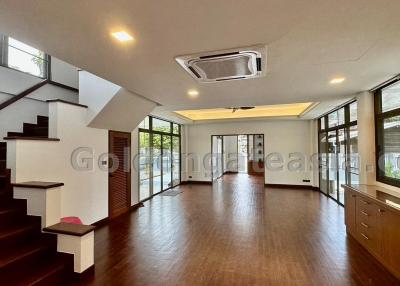 3-Bedrooms Single House with garden in secure compound - Phrakanong BTS
