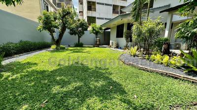 3-Bedrooms Single House with garden in secure compound - Phrakanong BTS