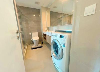 Modern bathroom with laundry facilities