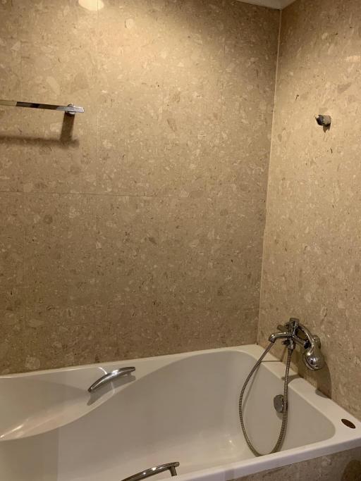 Modern bathroom with a clean bathtub