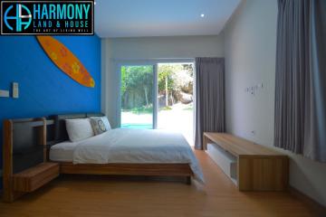 Bright and modern bedroom with direct access to the garden