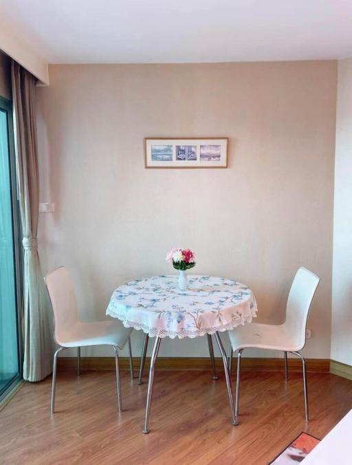 Cozy dining area with a round table and chairs