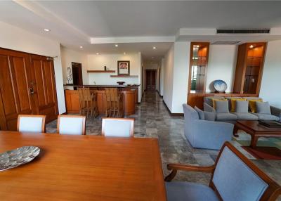 Cozy 3-Bedroom Low-Rise Apartment in Prime Sukhumvit