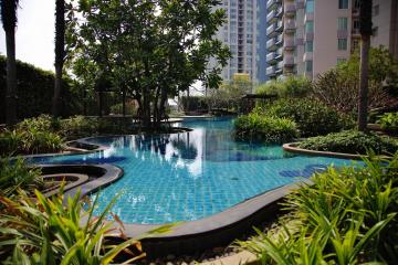 2-bedroom spacious condo for sale on the Chao Phraya riverside