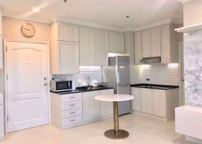 2 bed Condo in Sathorn House Silom Sub District C09974