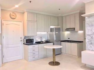 2 bed Condo in Sathorn House Silom Sub District C09974