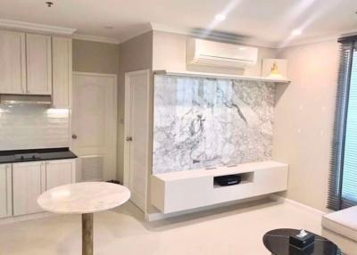 2 bed Condo in Sathorn House Silom Sub District C09974