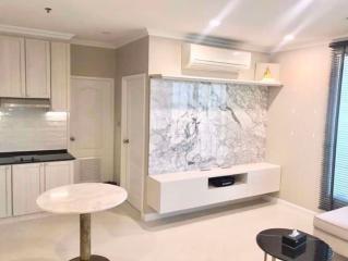 2 bed Condo in Sathorn House Silom Sub District C09974