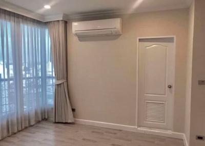 2 bed Condo in Sathorn House Silom Sub District C09974