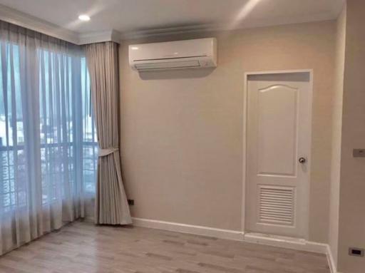 2 bed Condo in Sathorn House Silom Sub District C09974