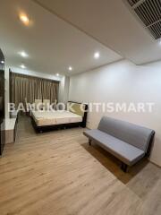 Condo at The Room Sukhumvit 21 for sale