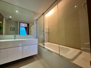 Modern bathroom with large mirror and bathtub