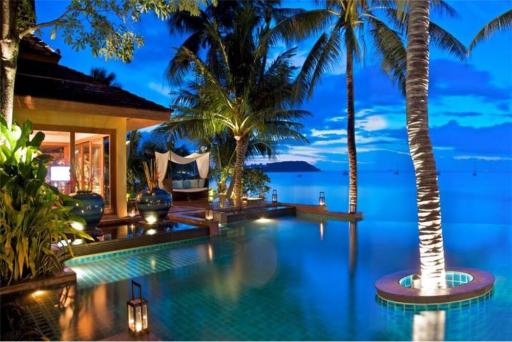 9 Bedrooms Luxury Beachfront Villa with land beside