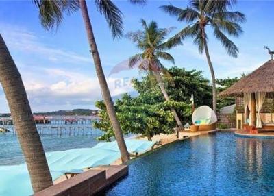 9 Bedrooms Luxury Beachfront Villa with land beside