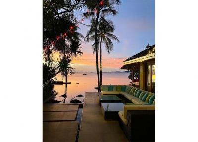 9 Bedrooms Luxury Beachfront Villa with land beside