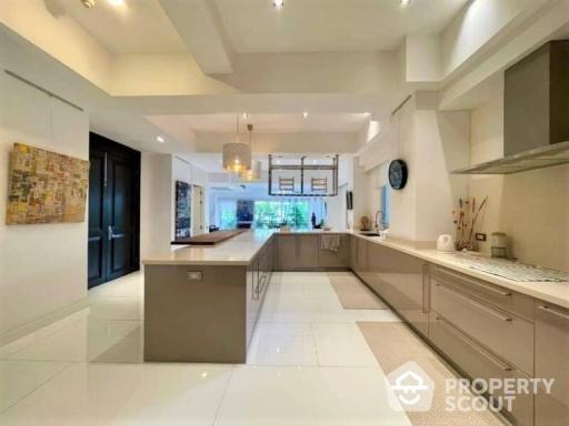 3-BR Condo at Narathorn Place Condominium near BTS Chong Nonsi