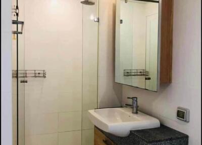 Condo for Sale w/Tenant at Manhattan Chit Lom