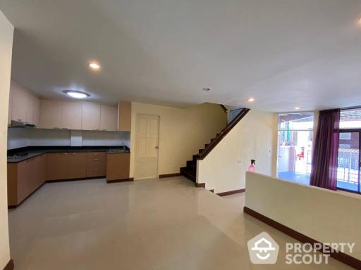 4-BR Townhouse at Townhouse Sukhumvit Soi 38 near BTS Ekkamai