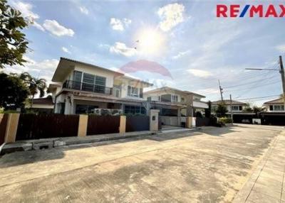 182 Sqm., 3 Beds Townhouse listed for ฿ 4,990,000.