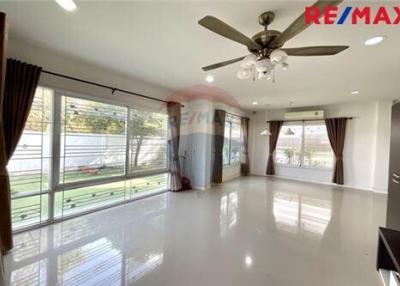 182 Sqm., 3 Beds Townhouse listed for ฿ 4,250,000.