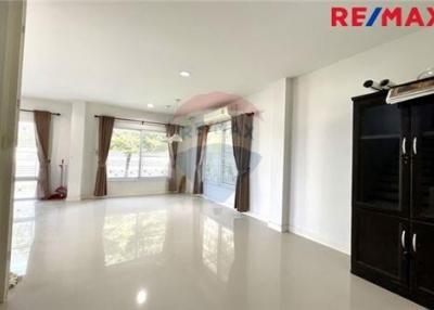 182 Sqm., 3 Beds House listed for ฿ 4,990,000.