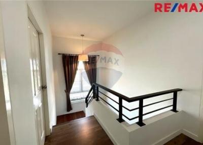 182 Sqm., 3 Beds Townhouse listed for ฿ 4,250,000.