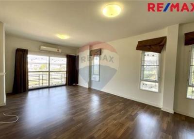 182 Sqm., 3 Beds Townhouse listed for ฿ 4,250,000.