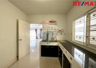 182 Sqm., 3 Beds Townhouse listed for ฿ 4,250,000.