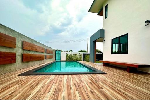 2-Storey Detached Pool Villa Modern Style