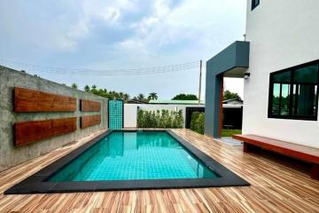 2-Storey Detached Pool Villa Modern Style