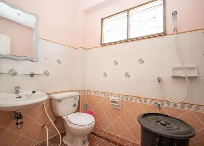 3 ห้องนอน, 2 ห้องน้ำ บ้าน ราคา ฿ 12,000/เดือน