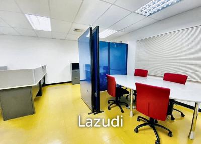 Office space 57 SQ.M for rent in Watthana