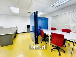 Office space 57 SQ.M for rent in Watthana