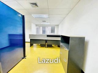 Office space 57 SQ.M for rent in Watthana