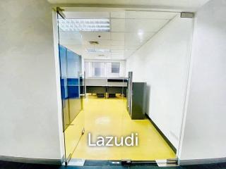 Office space 57 SQ.M for rent in Watthana