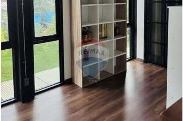 1,292 Sqm., 2 Beds, 2 Baths Townhouse listed for ฿ 24,000,000.