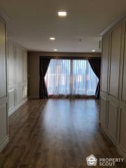 1-BR Condo at State Tower Bangkok near BTS Saphan Taksin