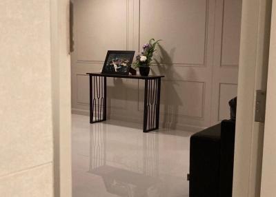 1-BR Condo at State Tower Bangkok near BTS Saphan Taksin