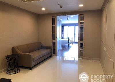 1-BR Condo at State Tower Bangkok near BTS Saphan Taksin