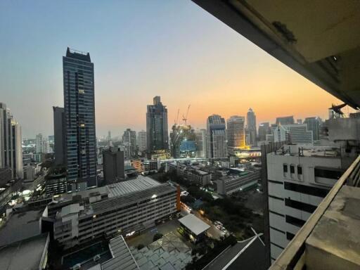 Condo for Rent at Sukhumvit Suites